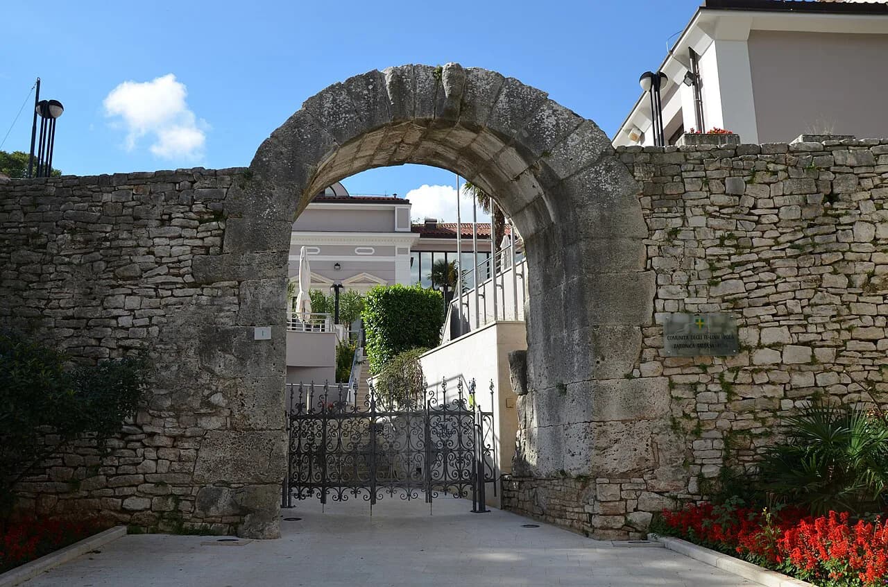 Gate of Hercules, Pula: Pula's Oldest Roman Gate