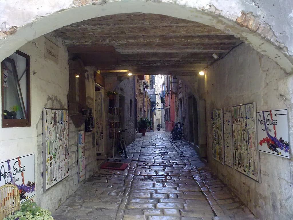 Grisia Street, Rovinj: What to See on Ulica Grisia
