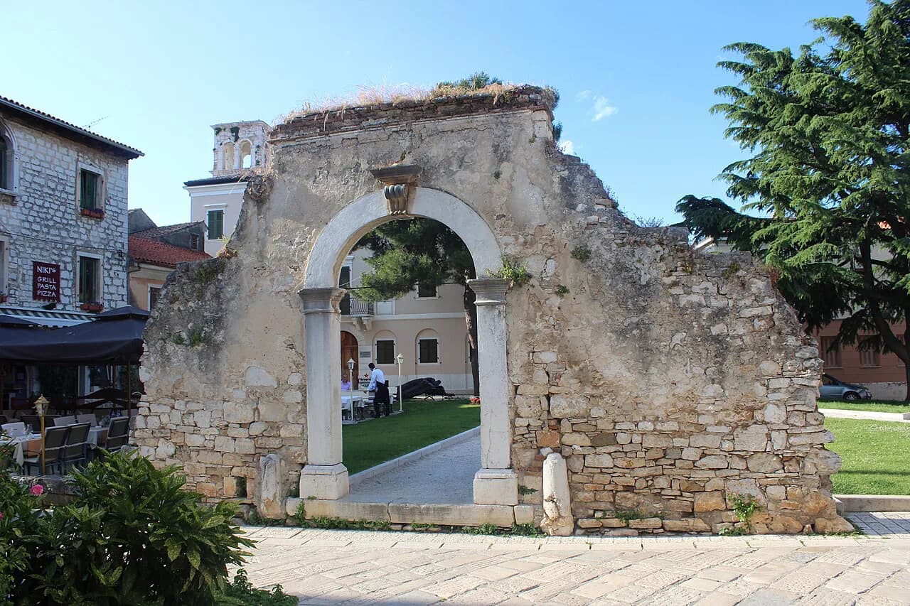 House of Two Saints, Poreč: Location and What to See