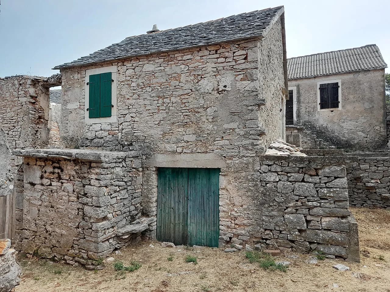 Humac Hvar Guide: Abandoned Village & Grapčeva Cave