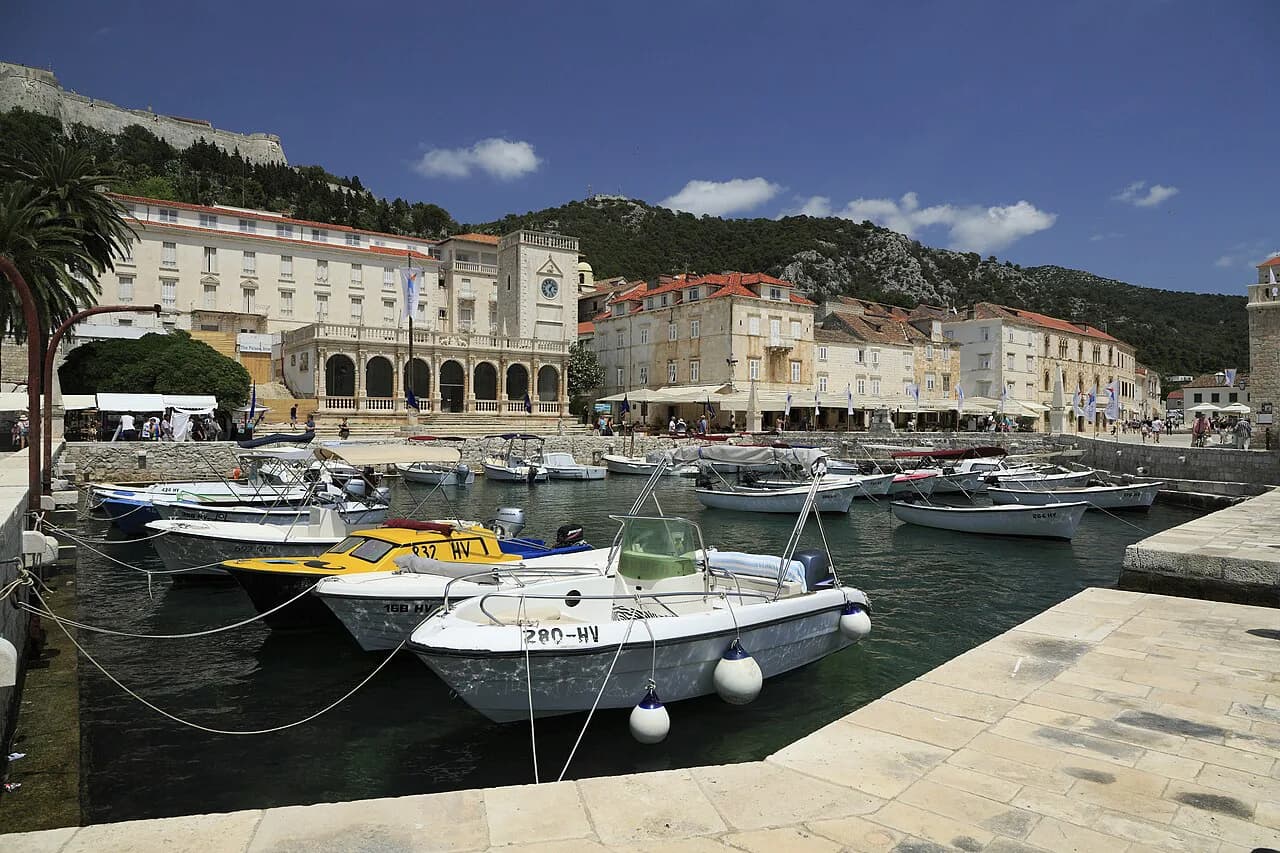 Loggia Hvar: Visiting the Loža and Clock Tower in Hvar Town