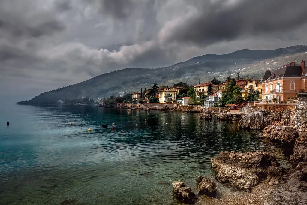 Lovran, Croatia: Old Town, Villas and the Lungomare