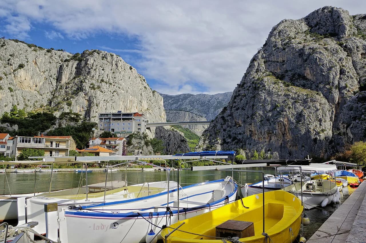 Omiš Travel Guide: Plan Your Dalmatia Pirate Town Trip