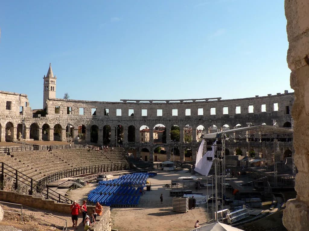 Pula Map: Old Town, Harbour and Main Sights Laid Out