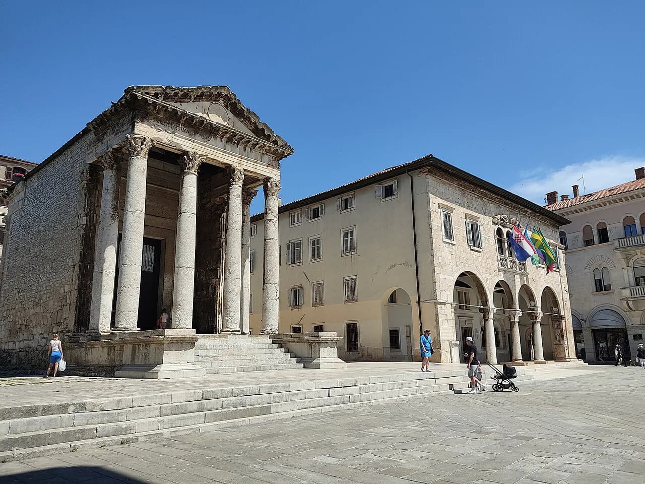 Pula Old Town: Roman Streets, Squares and What to See