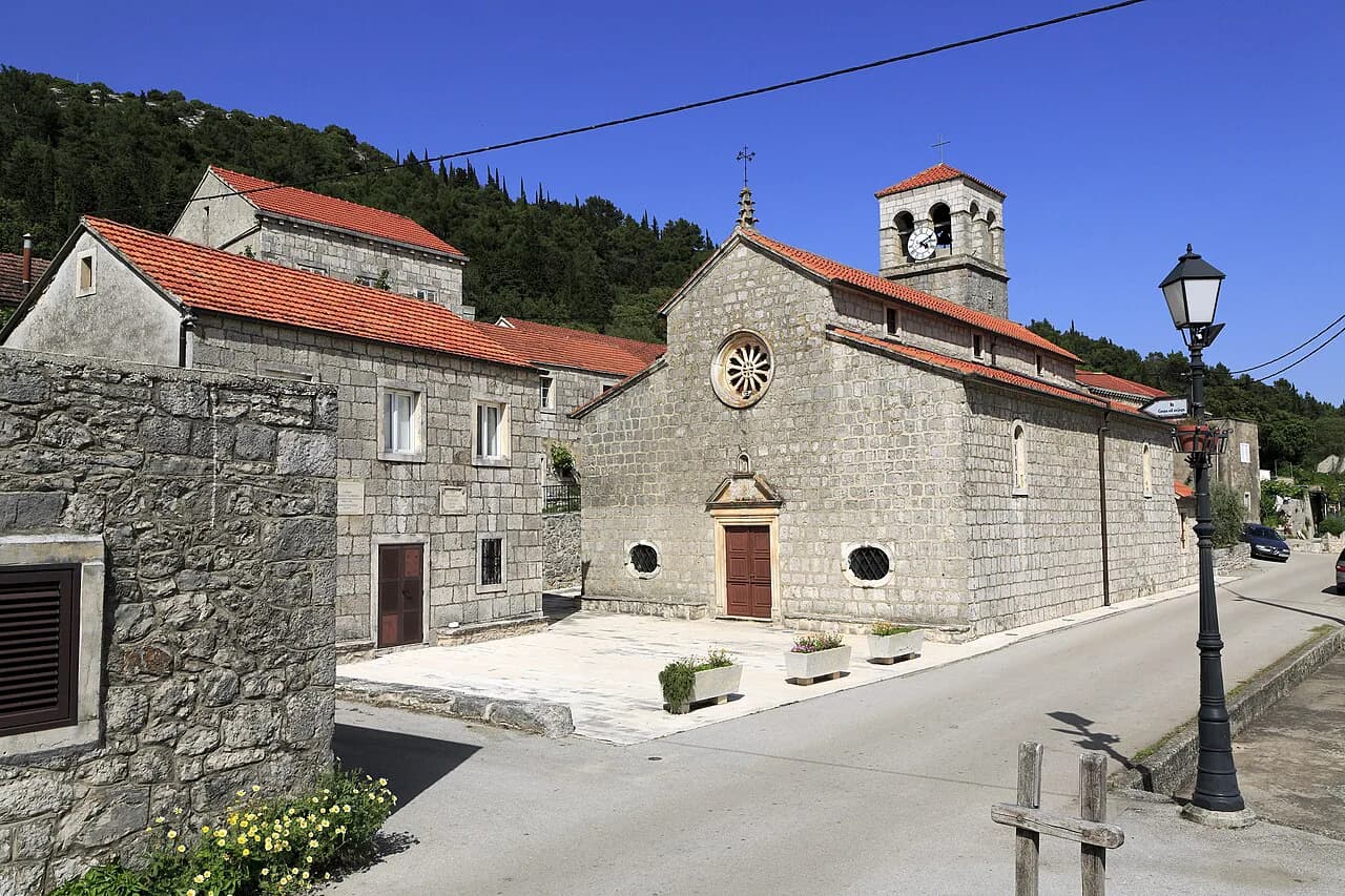 Pupnat, Korčula: the hill village and its coast road