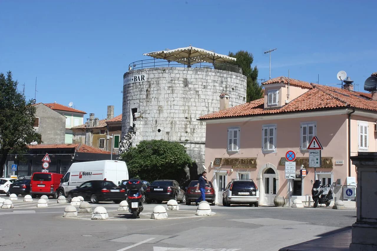 Round Tower Poreč: Visiting the Old Town's Round Tower
