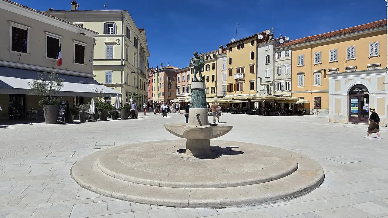 Rovinj Map: Decide Old Town, Harbour & Sights Layout