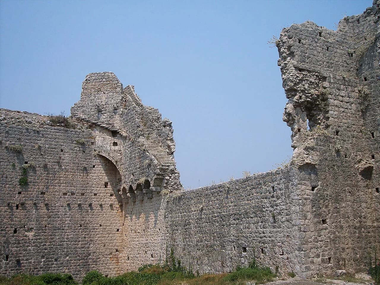 Ston Walls: How Long the Walk Is and What You'll See