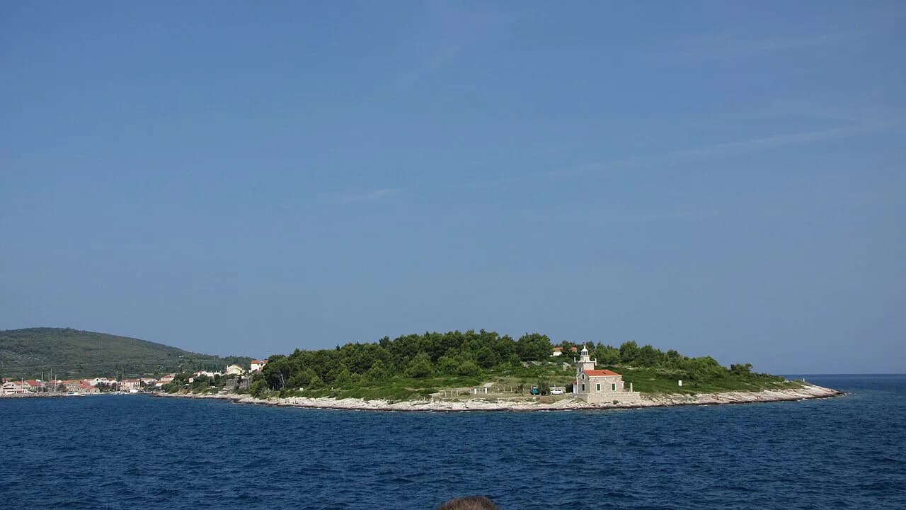 Sućuraj on Hvar: Ferry, Beaches and What to See Guide