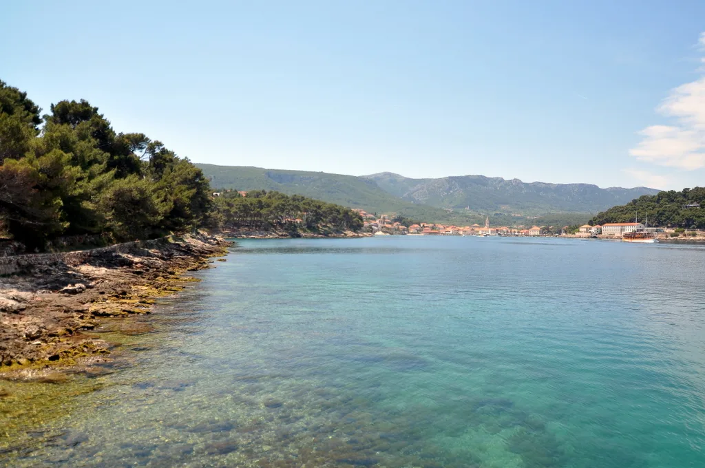 Clear turquoise water along the rocky shoreline near Jelsa on Hvar