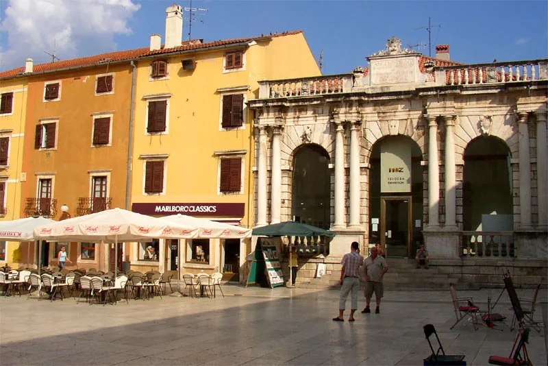 Café tables and the city loggia on People's Square in Zadar.