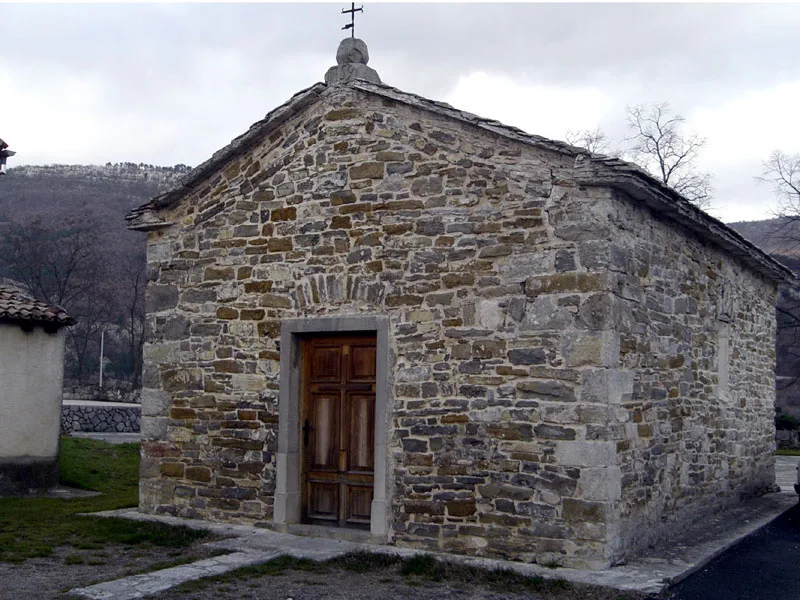 A small stone building with a wooden door in Roč, Istria
