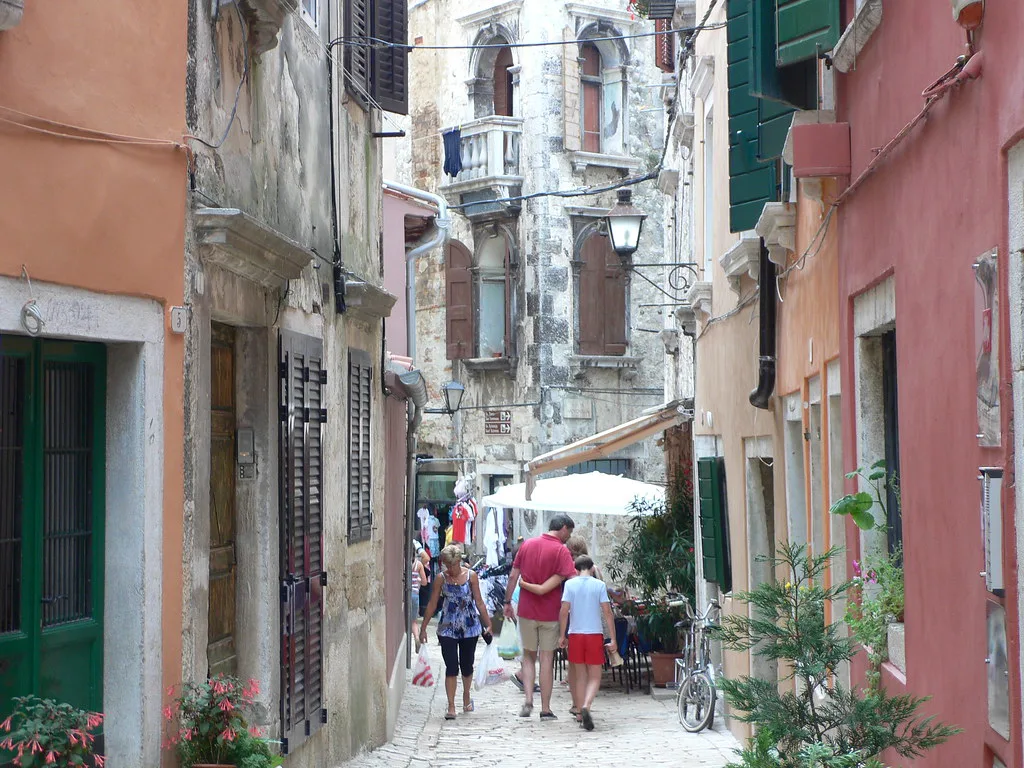 A narrow lane with pastel houses in Rovinj's old town, Rovinj