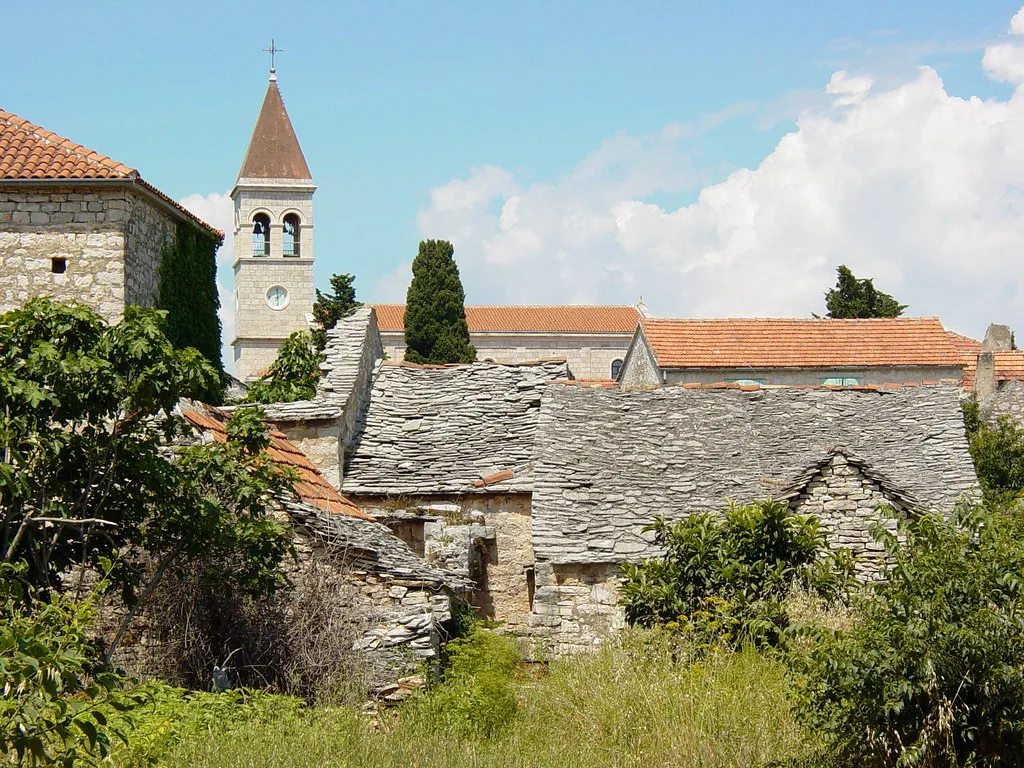 A stone church and farmhouses in the village of Grohote on Šolta.