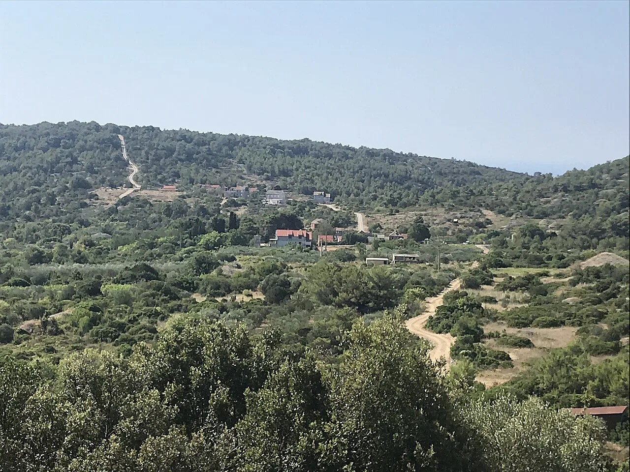 Green hills and scrubland around Dračevo Polje on the island of Vis